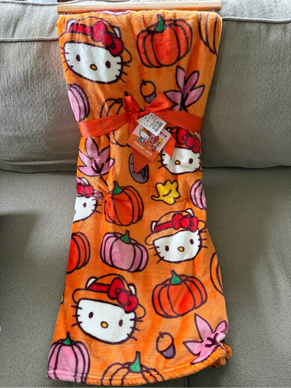 Hello Kitty Fall Pumpkin Plush Throw Blanket 60x70 NWT! 2026